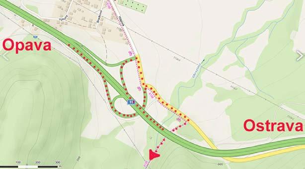 Odbíhající závodník na 2. a 3. úseku si samoobslužně odebírá mapu ve vyznačeném prostoru.