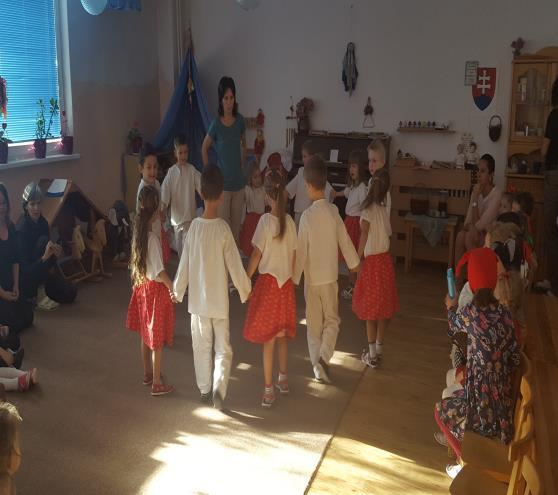 lidových tanců, písní, říkanek Následně pohádka pro děti- vyprávějí učitelky s rekvizitami