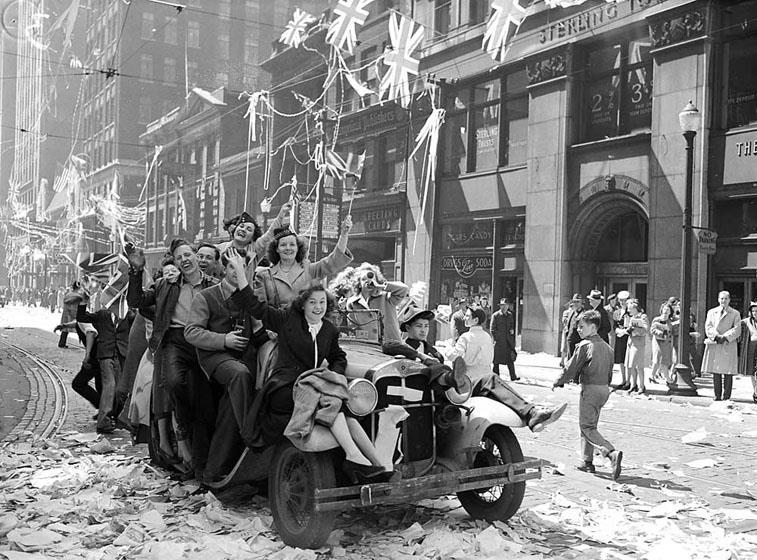 Den vítězství 8. května Na 8. května připadá jedna z hlavních událostí historie nejen ČR, ale i Evropy, ukončení 2. světové války. Stalo se tak díky kapitulaci Německa.