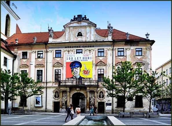 Historie dominanty Moravského náměstí v Brně je spjata s kostelem Zvěstování Panny Marie a sv. Tomáše apoštola. Sahá do poloviny 14.