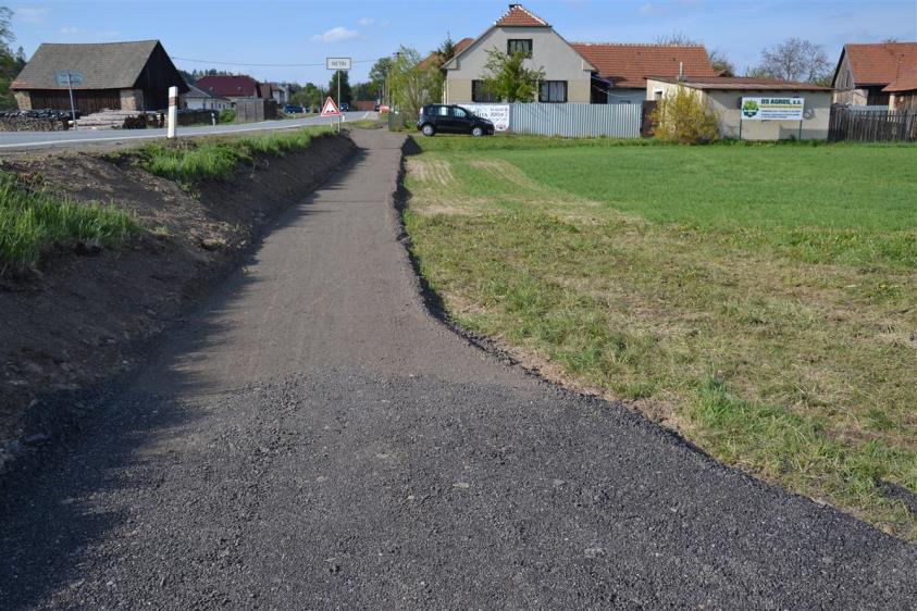 Vybudování stezky pro pěší a cyklisty Na základě podnětu občanů, vzrůstající intenzitě dopravy a zejména bezohlednosti řidičů se zastupitelstvo obce rozhodlo pro vybudování stezky pro pěší a cyklisty