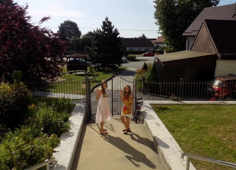Skončil další školní rok... Letní prázdniny jsou v plném proudu. Druhé pololetí školního roku 2018/2019 bylo ukončeno v pátek 28. června rozdáním vysvědčení.