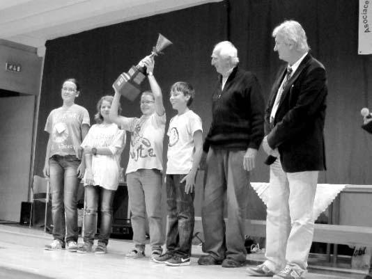 11 Celostátní soutûï vyhráli Debrujáfii ze V echovic V roce 2012 probíhala debrujárská soutûï pod názvem POHÁR VùDY 2012 - KOUMES.