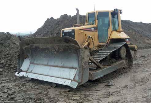 Pásový dozer CAT D6N XL provozní hmotnost 16,8 t objem radlice