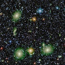 Zvětšit obrázek Pohled ve směru Velkého atraktoru do souhvězdí Pravítka a Jižního kříže (zdroj ESO).