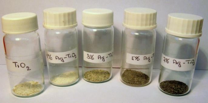 Testované fotokatalyzátory TiO 2 s různou velikostí částic (4,5; 6; 8; 14 a 29 nm) Ag-TiO 2 s různým množstvím stříbra (0,7; 2,4;