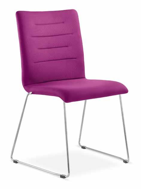 Židle jsou stohovatelné a lze je pro použití na tvrdých podlahách vybavit kluzáky s měkkým povrchem.