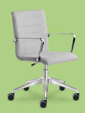 226 Conference chair, fully upholstered, chrome-coated steel sledge frame. Konferenční celočalouněná židle, uzavřený rám židle z pochromované oceli.