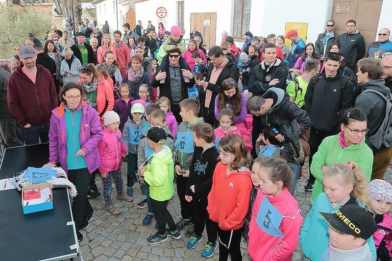 BECHYŇSKÉ SCHODY - 2019 Tradiční akce pro veřejnost, letos již 46.ročník, se konala 6.4.2019. Zúčastnilo se celkem 138 běžců všech věkových kategorií.