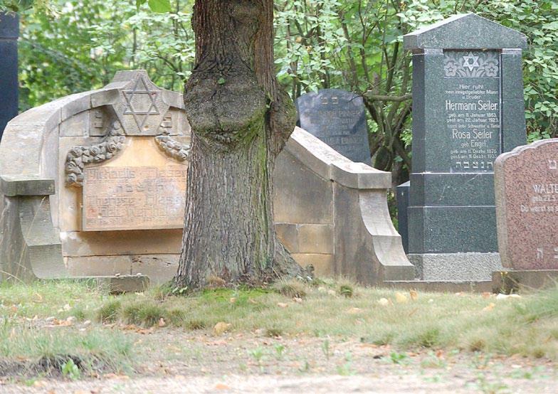 Jüdischer Friedhof Židovský hřbitov Wohn- und Geschäftshaus Obytný a obchodní dům 9 10 Wohnhäuser Obytné domy Görlitzer Straße 42/44 Das Objekt ist eine Baustelle und unsaniert.