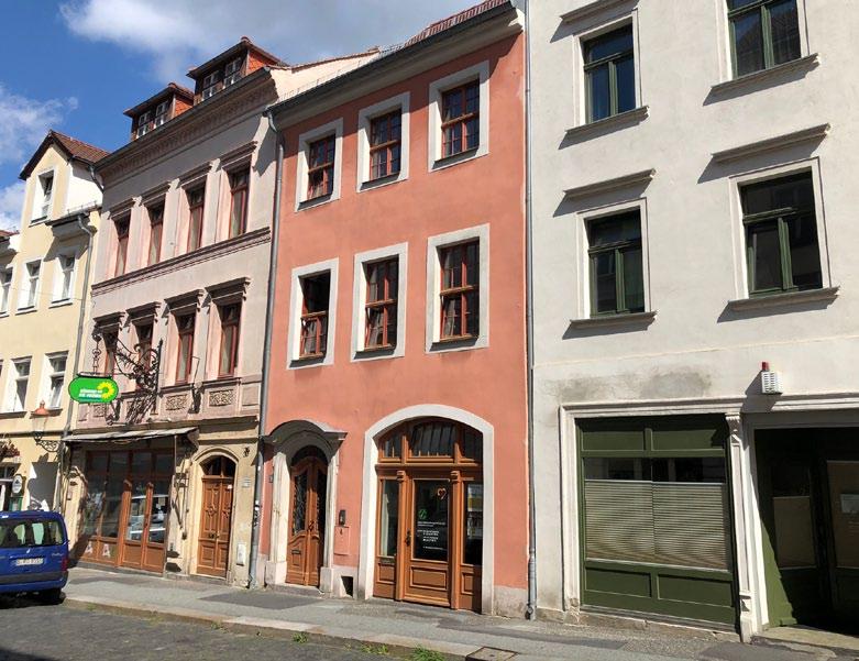 Jüdischer Friedhof Židovský hřbitov Görlitzer Straße 12:00 16:00 Führungen: 12:00, 14:00, 16:00 Uhr. Männer tragen bitte eine Kopfbedeckung. Prohlídky: 12:00, 14:00, 16:00.
