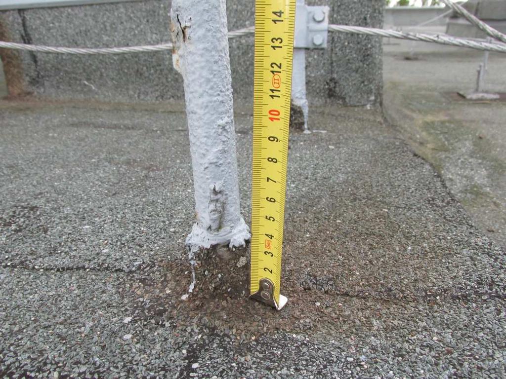 Tepelná izolace nevykazovala na dotyk známky zvýšené vlhkosti. Vzhledem k rozměrům střechy byl celý podstřešní prostor distatečně zmapován za pomoci dvou sond.