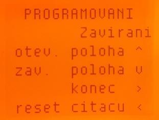 2 Nastavení jedné z mezních poloh lamel Ve verzi programu 2017 již je možnost výběru, ze které pozice budete programovat, ať z pozice OTEVŘENO nebo ZAVŘENO. Nastavte roletu do jedné z koncových poloh.