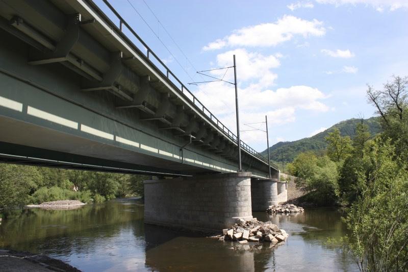 Rekonstrukce mostu v km 160,319 Chomutov - Cheb - (2014-2015) Železniční most se nachází jihozápadně od Stráže nad Ohří na rozhraní katastrálních území Damice.