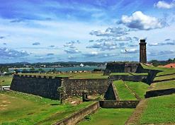 Navštívíme největší koloniální holandskou pevnost v jihovýchodní Asii - Galle Dutch Fort. Další z památek na seznamu světového dědictví UNESCO, tyčící se nad Indickým oceánem.