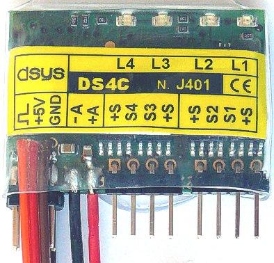 DL16 - ovladaè LED osvìtlení modelù Nastavování 3 propojkami (bez programování). 3 kanálové øízení (pákou, volantem a pøepínaèem). Velmi jednoduchá obsluha a nastavení.