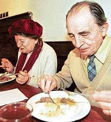 ZDRAVÍ SPECIÁLNÍ TÉMA TÝDENÍKU 5plus2 Kdo jí málo ajelíný, víc mrzne Nízké teploty dovedou potrápit seniory více než mladší ročníky.