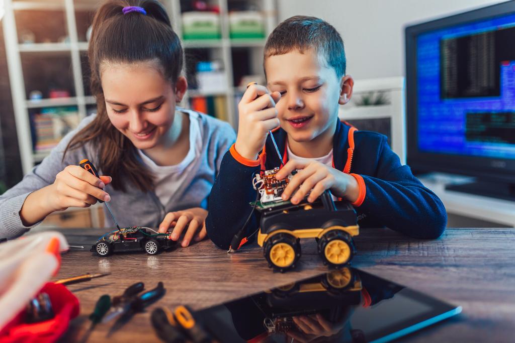 Učitelka nebo učitel techniky a praktických činností vyučuje předměty, jejichž podstatou není biflování,