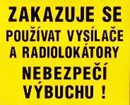 Vždy odpojte zařízení od napájení elektrickým proudem, budete-li provádět jakékoli údržbové, servisní práce či připojování dalších externích periférií.