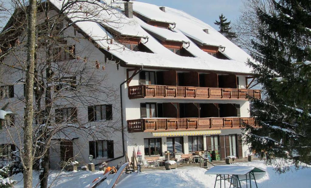 barů a nákupních možností. Zastávka skibusu do oblasti Dachstein West je 50 m od hotelu. Půjčovna lyžařského vybavení je od hotelu vzdálena asi 200 m.