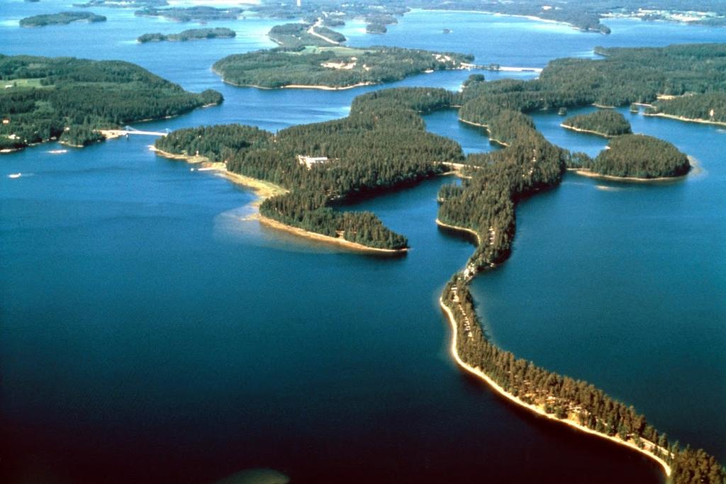 Prohlídku města si zpestříme plavbou na souostroví a obrannou námořní pevnost Suomenlinna (UNESCO), která byla pro svůj význam v 18. století nazývána Gibraltarem severu. 3.