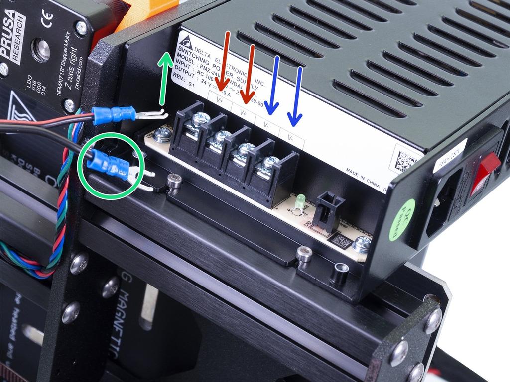 Step 30 Připojení napájecích kabelů (DŮLEŽITÉ) POZOR: Zkontrolujte, zda jste správně připojili kabely!