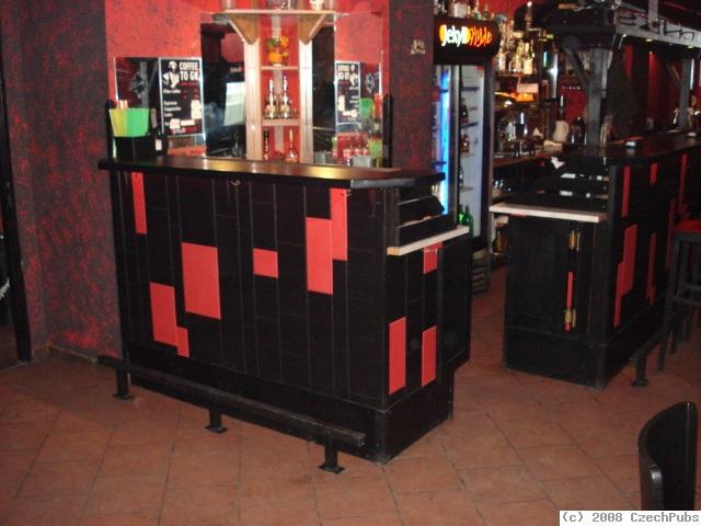 www.czechpubs.cz info@czechpubs.cz Jekyll & Hyde Adresa: Klatovská Kategorie: na bar Plzeň - Centrum II. cenová kategorie Telefon: +420-774-535-955 (do 20-26kč/pivo) http://www.jekyllhyde.