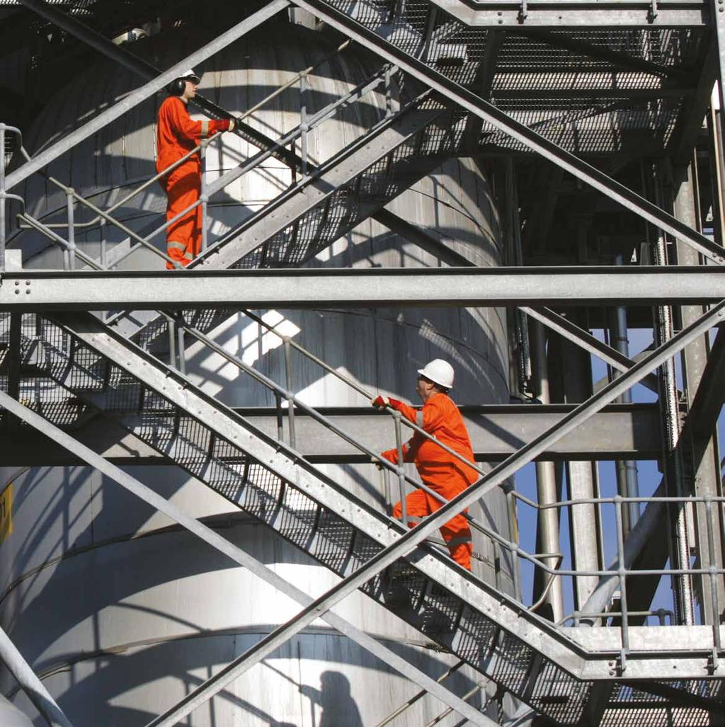 1. ZDRAVÍ, BEZPEČNOST, ZABEZPEČENÍ A PROSTŘEDÍ Společnost INEOS je odhodlána chránit a udržovat kvalitu prostředí, stejně jako podporovat ochranu zdraví a bezpečnost našich zaměstnanců, smluvních