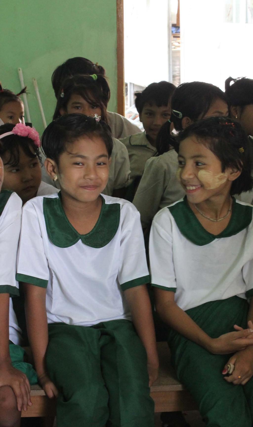SHWE HLA SEIN: ŠKOLA DO DEŠTĚ Shwe Hla Sein (Myanmar) chodí do šesté třídy základní školy. Má pět sourozenců, tři z nich navštěvují stejnou školu jak ona.