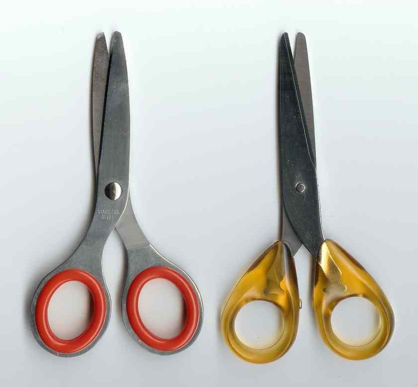 Kancelářské nůžky pro leváky a praváky Stříhání nůžkami: přestože všichni leváci znají nůžky pro leváky a jsou cenově