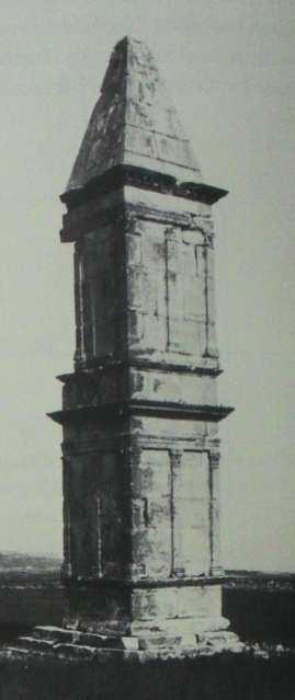 55. Římské věžovité mauzoleum v Maktaru.