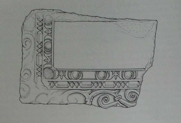 74. Překresba fragmentu římsy z druhého patra