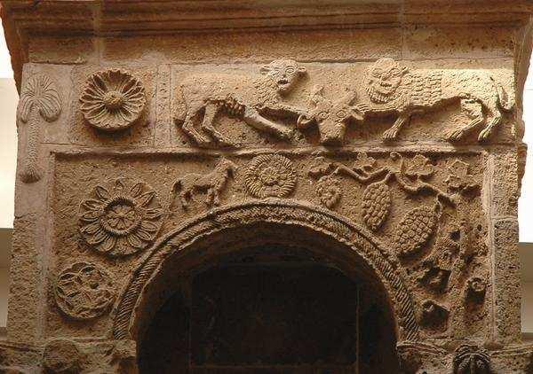 79. Detail výzdoby mauzolea G v libyjské Ghirze, uchovaný v