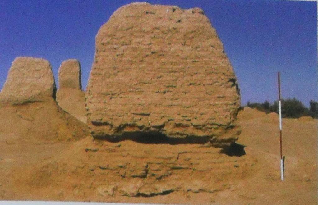 13. Pyramidální hrobka typu 2b na pohřebišti
