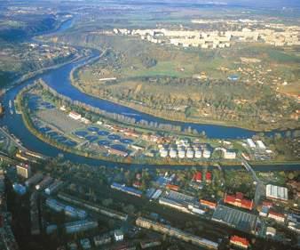 Společnost PVS založilo hlavní město Praha primárně za účelem správy své vodohospodářské infrastruktury a nyní prostřednictvím této společnosti vykonává akcionářská práva v PVK.
