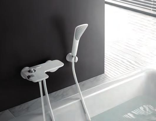 Ruční sprcha může být umístěna různými způsoby, jako například na stěnu nebo na sprchovou tyč.
