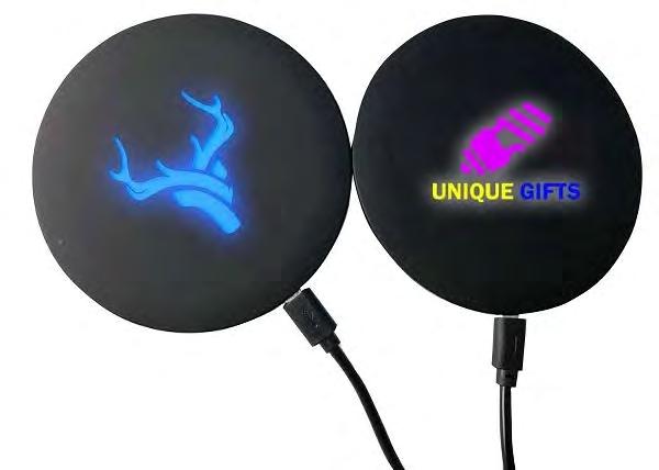 SLIM BEZDRÁTOVÁ NABÍJECÍ PODLOŽKA S LED LOGEM Kód produktu: POWQ030 5 W POWQ030W10 10 W Bezdrátová nabíjecí podložka má pogumovaný povrch, aby na ní mobil dobře držel a zbytečně se nepohyboval.