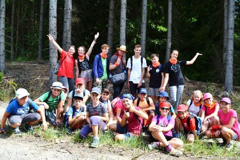 s dětmi museli dohonit piráty, a jelikož piráti plují po moři, tak jsme se stali námořníky, abychom piráty co nejrychleji chytli a získali poklad zpět. Pro děti byl připraven pestrý program.