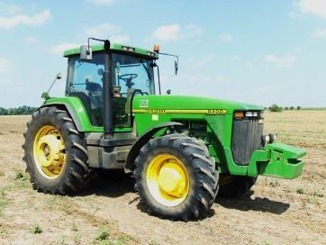 4.2.1 Použitá měřící zařízení 4.2.1.1 Technické parametry brzdícího traktoru John Deere 8400 Tab. 4.6 Technické parametry traktoru John Deere 8400 (tractordata.