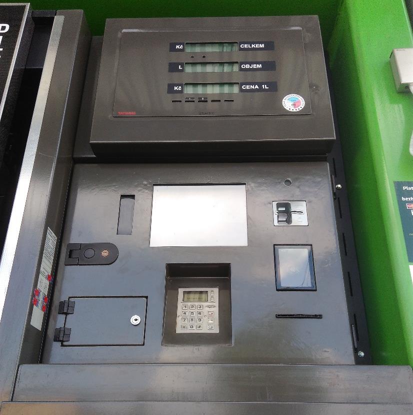6.3 Tankovací automat (kreditní modul) Tankovací automat, který umožňuje autorizace výdeje a plnění PHM a také přístup provozovatele, servisu a obsluhy stáčení PHM je integrován v tzv.