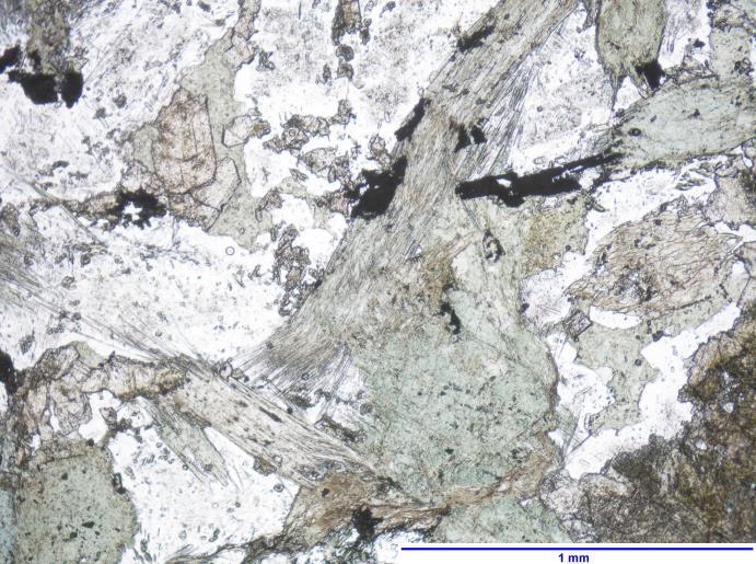 5 Mikroskopický snímek metadoleritu z Mostkova - XPL vysvětlivky: Ab albit, chlo chlorit, czoi klinozoisit, ttn titanit, act aktinolit Obr. 6.