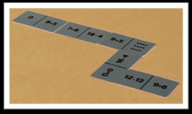 Žák sestavuje z kartiček řadu tak, aby kartičky na sebe navazovaly. Počítá naznačené příklady nebo určuje znázorněné množství puntíků (viz obrázek).