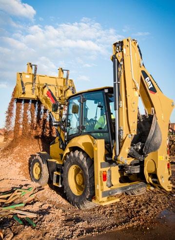 Elektronický omezovač točivého momentu na stroji pomáhá zajistit dokonalou synchronizaci mezi motorem, převodovkou a hydraulickým systémem.