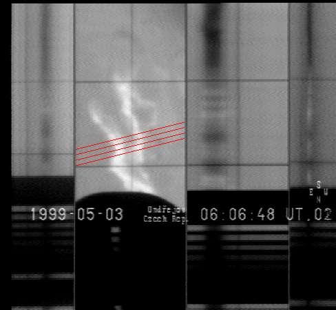 Numerické modelování erupcí: Vztah k pozorování Strukturace chromosférických erupčních vláken Plasmoid?