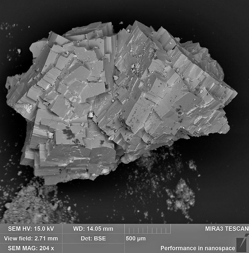 Bull. mineral.-petrolog. Odd. Nár. Muz. (Praha) 24, 2, 2016. ISSN 1211-0329 (print); 1804-6495 (online) 199 trhliny (obr. 5-7).