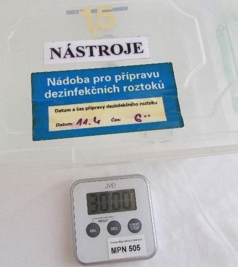 Vyplňte požadavek na sterilizaci s následujícími údaji pracoviště, které materiál odesílá, druh