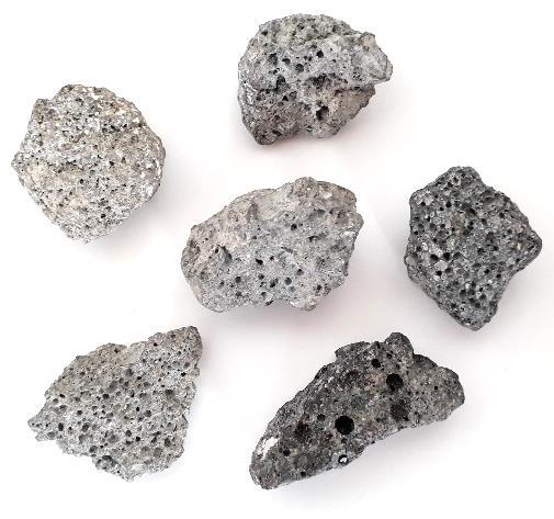 Jedna z vlastností, která je popsána shodně téměř ve všech studiích, je vhodný tvar zrn struskového kameniva.