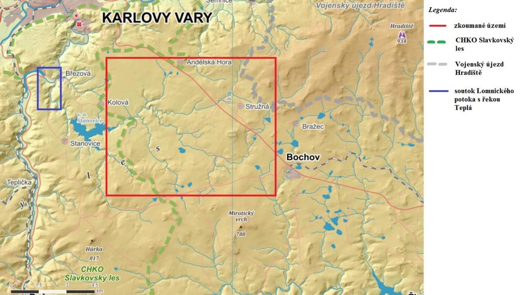 Obr. 1: Mapa zkoumané oblasti a jejího okolí. V červeném ohraničení se vyskytuje zkoumaná oblast potoky a jejich nivy, rybníky a mokřady, ze kterých byly shromažďovány sběry.