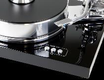 Osazením špičkovým jedno-pivotovým 10 hliníkovým ramenem míří gramofon na nejnáročnější audiofily.