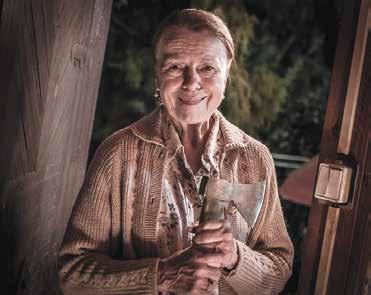 Terčem jejího hněvu je strůjce lokálního zla (Martin Hoffman), za kterým ještě stojí místní starostka (Tatiana Vilhelmová).